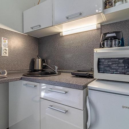 Bratislava -Apartment Near The City Center With A Balcony Ngoại thất bức ảnh