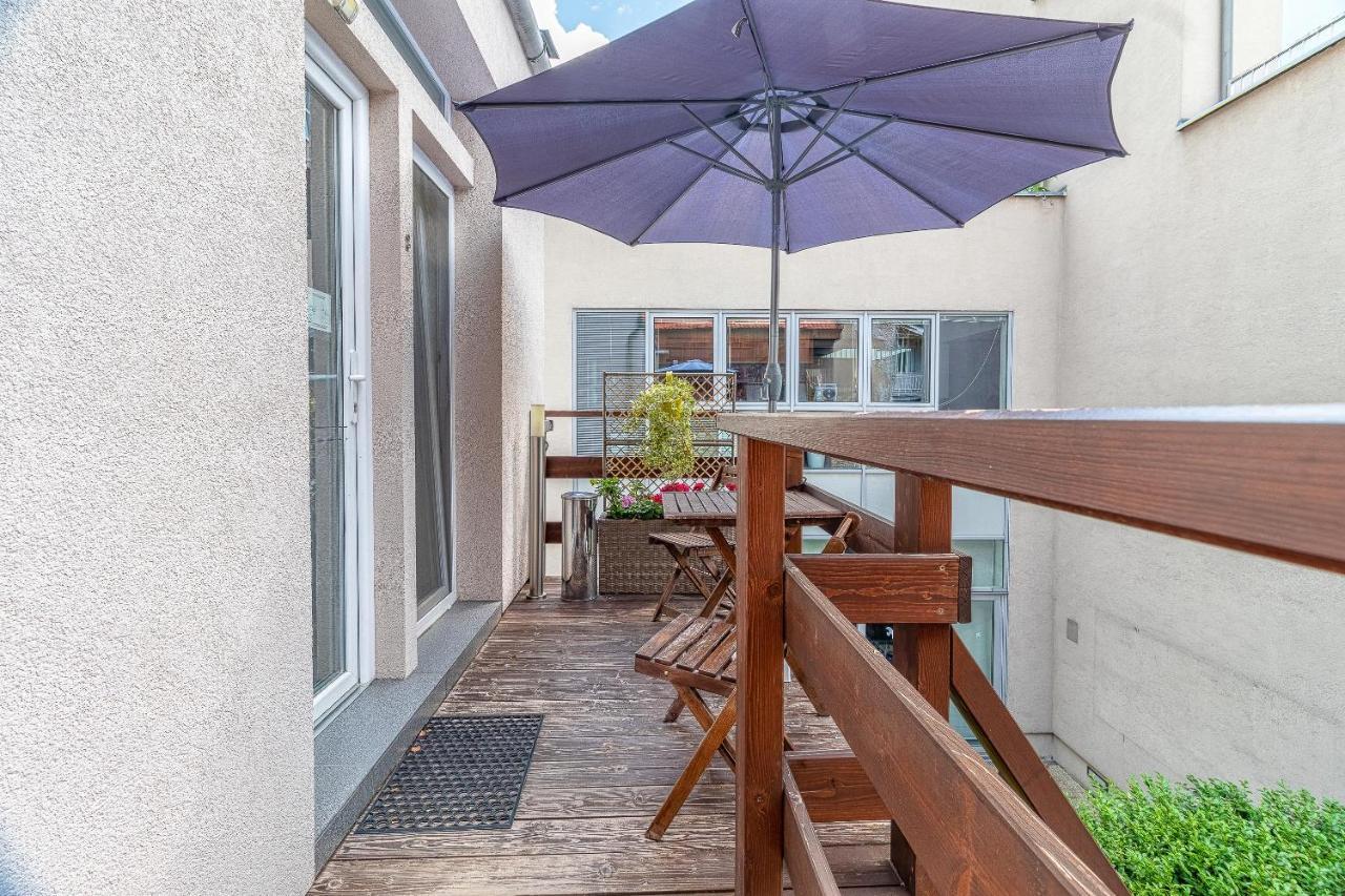 Bratislava -Apartment Near The City Center With A Balcony Ngoại thất bức ảnh