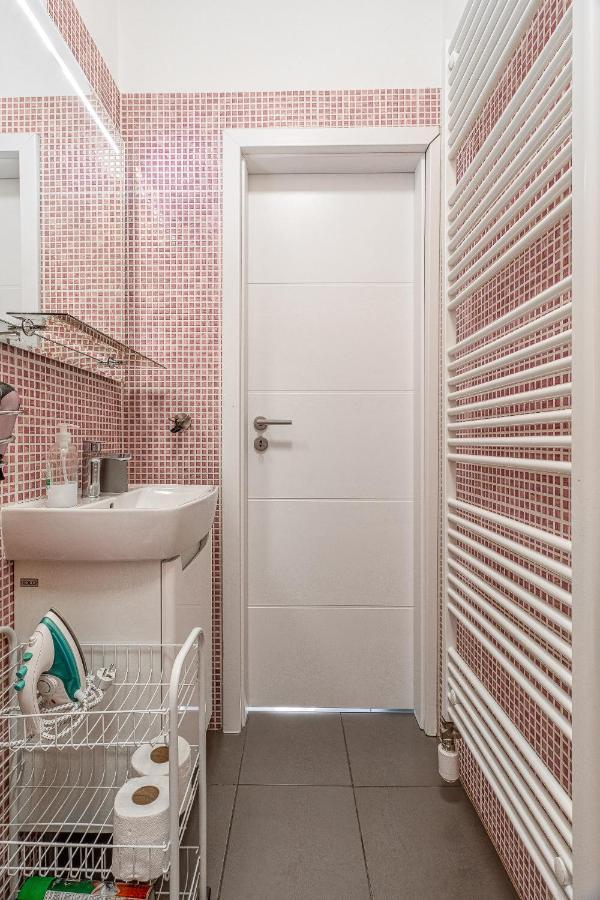 Bratislava -Apartment Near The City Center With A Balcony Ngoại thất bức ảnh