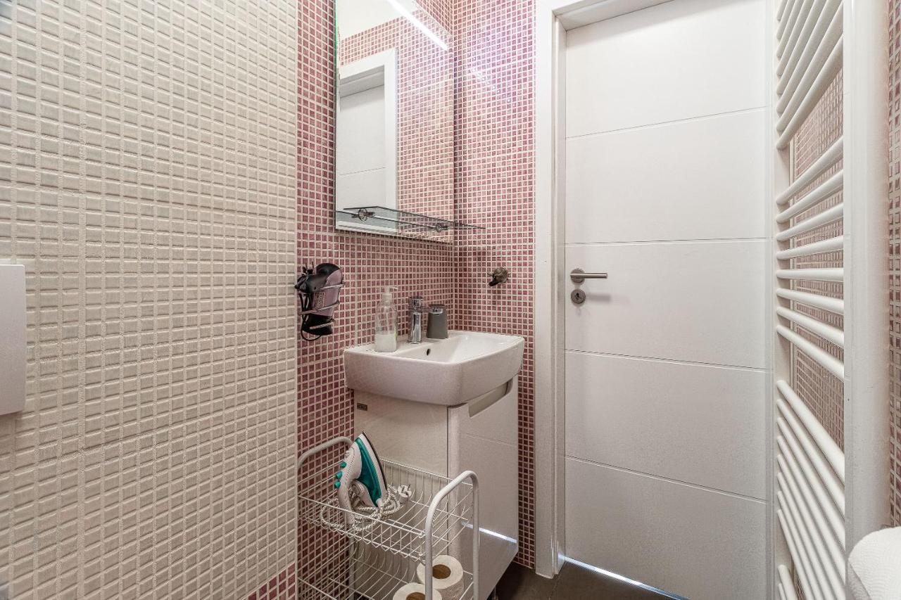 Bratislava -Apartment Near The City Center With A Balcony Ngoại thất bức ảnh